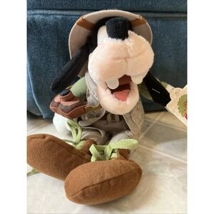 new! Disney Animal Kingdom SAFARI GOOFY  11" Plush w/ Camera Walt Disney World